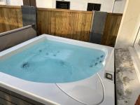 la villa du clos avec "spa" - Bed and Breakfast