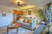 3 Mi to Dtwn Dining! Long Beach Condo w/ Balcony - Bed and Breakfast Long Beach