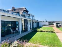 Karee Manor Guesthouse - Bed and Breakfast Still Bay