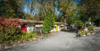 Sherwood Court Cottages & Guest Rooms - Bed and Breakfast