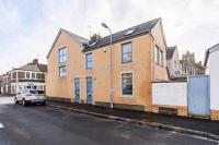 2 Bed Cardiff House with Hot Tub, BBQ, Terrace & Free Parking - Chambres d'hôtes Cardiff