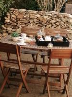 Coquet T2 ,terrasse,parking ,4 kms d Avignon - Bed and Breakfast