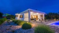 Villa Mia with heated pool, billiards and large garden - by TA Leut Agency - B&B Privlaka
