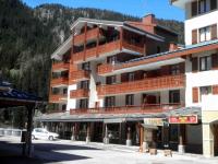 Apartment with Mountain View