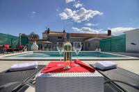 New villa Luna with private pool in Pula surrounded by greenery rented by WiiBuk - Chambres d'hôtes Pula