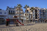AT076 Planta baja en 1ra línea del paseo marítimo - B&B Torredembarra
