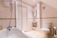 2 Bedroom Penthouse, Clockhouse, Hoddessdon - B&B