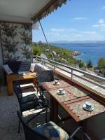 B&B Loutraki - Atlas Apartment with Private Beach and SeaView - Bed and Breakfast Loutraki