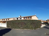 Domaine de vacances à 600m de la plage villa climatisée, 2 chambres, 4 à 6 couchages WIFI, terrasse angle, parking, animations et piscines en supplément LRTAMG1 - B&B Portiragnes
