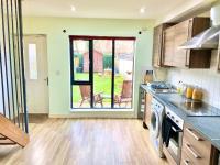 Spacious 5 bed townhouse Manchester, Salford Qauys - Two Bedroom with Parking - Chambres d'hôtes Manchester