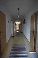 Zweibettzimmer mit eigenem Bad außerhalb des Zimmers