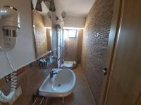Camera Familiare con Bagno Privato