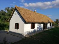 Hét Fenyő Vendégház / Seven Pines Holiday House - B&B Sukoró