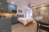 Moderno y funcional apartamento en el centro-El rastro - B&B Madrid