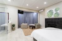 Honeymoon Suite