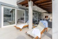 Urban Villa With Private Pool - B&B Podstrana