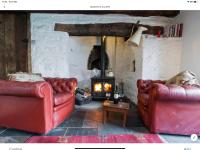 B&B Talybont - Ty Fferm Hen, The Ancient Farmhouse - Bed and Breakfast Talybont