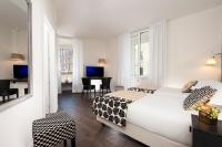 Camera Tripla Superior