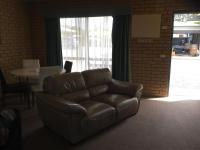 Habitación con cama extragrande.