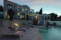 Villa Costele with Private Sandy Beach - B&B Karyófyto