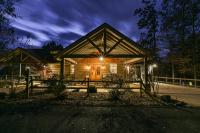 EAGLES CREST - Long Range Layered Mountain Views in peaceful neighborhood! - B&B