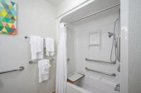 Zimmer mit Queensize-Bett und barrierefreier Badewanne - Nichtraucher