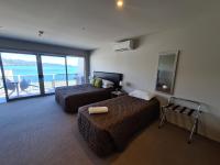 Te Kaha Beach Hotel