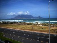 On The Beach Front Sea Spray - Bed and Breakfast Bloubergstrand
