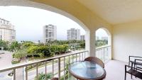 Top floor condo, steps away from JW Marriott and Beach Access!! - Ferienwohnung