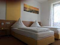 Zweibettzimmer mit Bad