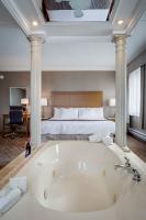 Luxury King Suite with Jetted Tub