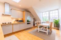 New Town Apartment with Castle View - B&B