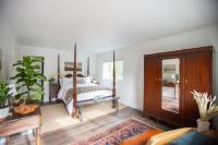 Deluxe Queen Room with Spa Bath