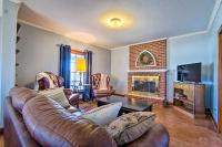 Quiet Family Home - 12 Miles to Pomona State Park! - B&B