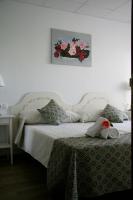 Tweepersoonskamer met 2 Aparte Bedden en Douche