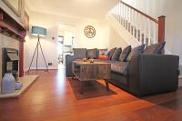 B&B Chester - The Barwoods - Modern Spacious Home in Chester - Parking - Bed and Breakfast Chester