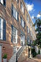 Newly Renovated 4 bed 3 bath and 2 Parking Spots - Chambres d'hôtes Savannah