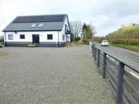 Gerycastell Luxury Holiday Apartment with Stunning Views & EV Station Point - B&B Carmarthen