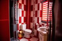 Habitación con cama extragrande y balcón