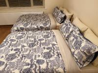 London Luxury 3 Bedroom Flat 1min walk from Underground, with FREE PARKING Sleeps x10 - Chambres d'hôtes Londres