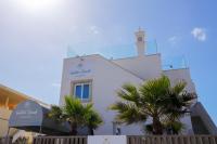 Golden Beach Guest House & Rooftop Bar - B&B