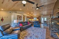 1 Mi to Rainbow Lake Newly Built and Woodsy Retreat - B&B