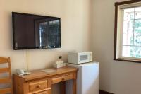 Suite con cama extragrande y vistas al río 