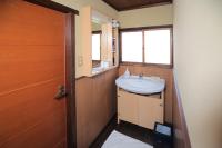 Tweepersoonskamer met 2 Aparte Bedden en Gedeelde Badkamer