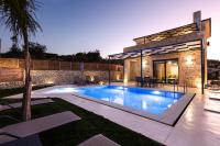 Vera Natura Villas I & II, with Private Pools, BBQ & Playground, By ThinkVilla - B&B Agía Paraskeví