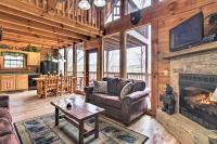 Sevierville Sanctuary Hot Tub, Pool Table and Deck! - B&B