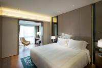 Fraser Suites Shenzhen, Near Huaqiang North Business Zone and next to shopping mall complex, with direct subway access