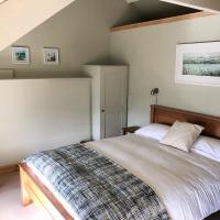 Coed y Berclas cottage, private orchard with stunning views - B&B