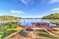 B&B Worthville - Waterfront A-Frame with Private Dock on Jackson Lake - Bed and Breakfast Worthville