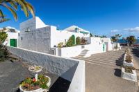 The Beach House - Central location - Private Plunge Pool - Roof Terrace - 100m to Beach - B&B Costa Teguise